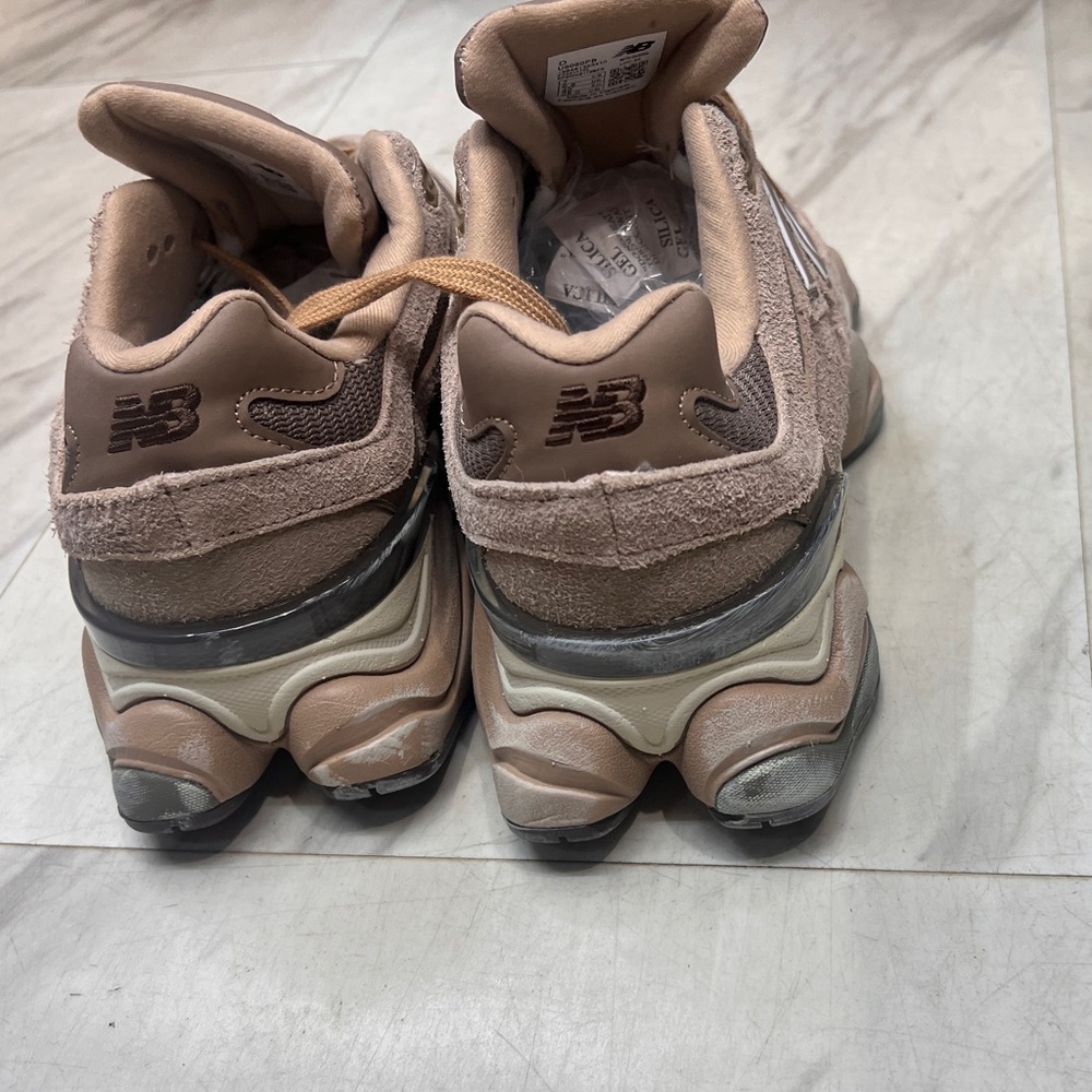 (Men’s )New Balance 9060 Mushroom Timberwolf - Picture 9 of 10